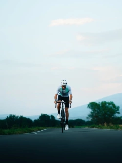 Spodenki termoaktywne X-Bionic Corefusion Ride krótkie z szelkami czarne